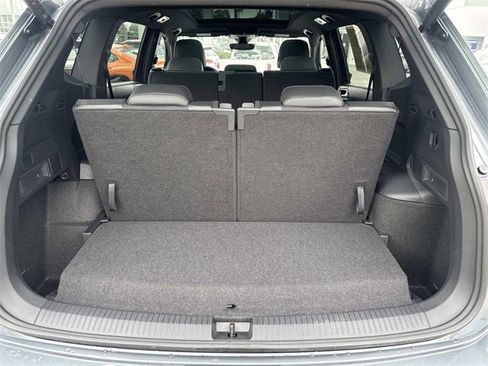 Certified 2024 Volkswagen Tiguan SE R-Line image 5