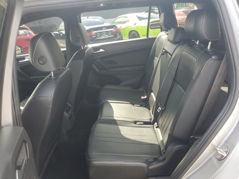 Used 2022 Volkswagen Tiguan SE R-Line FWD image 9