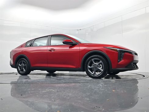 New 2025 Kia K4 LXS image 32