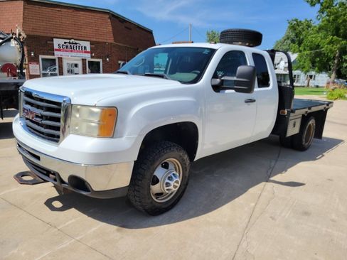 Used 2008 GMC Sierra 3500 W/T w/ Work Truck Preferred Package AWD/4WD image 2