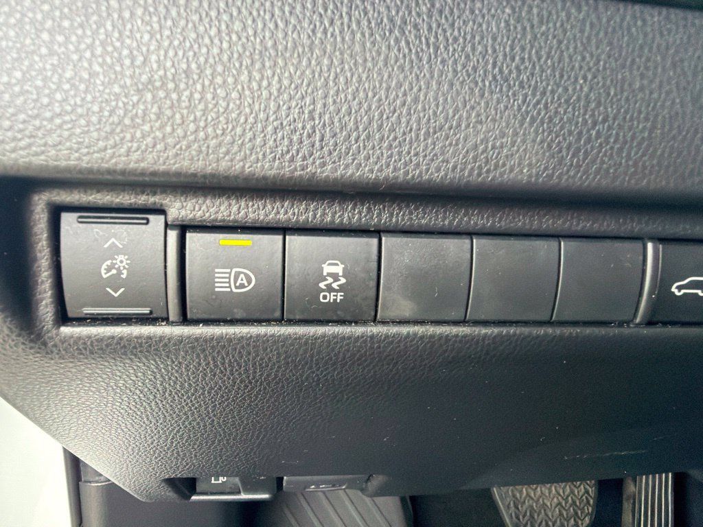 Used 2023 Toyota Venza Nightshade AWD/4WD image 18
