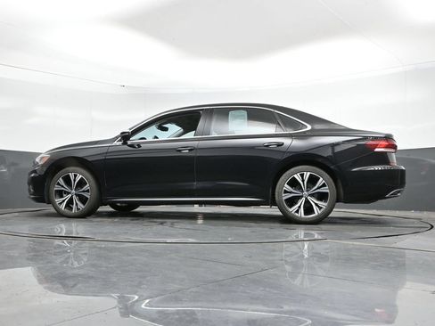 Used 2022 Volkswagen Passat 2.0T SE FWD image 40