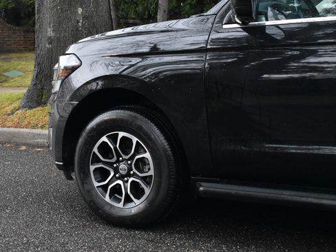 Used 2024 Ford Expedition XLT image 14