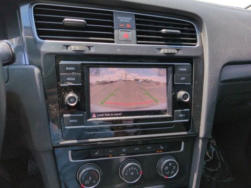Used 2020 Volkswagen Golf 4-Door FWD image 16