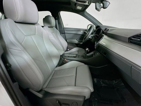 New 2025 Audi Q3 2.0T Premium image 8