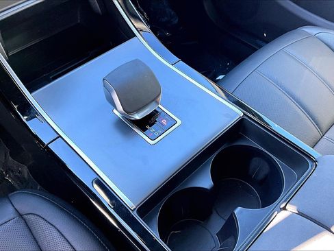 Used 2025 Land Rover Range Rover Evoque Dynamic SE image 17