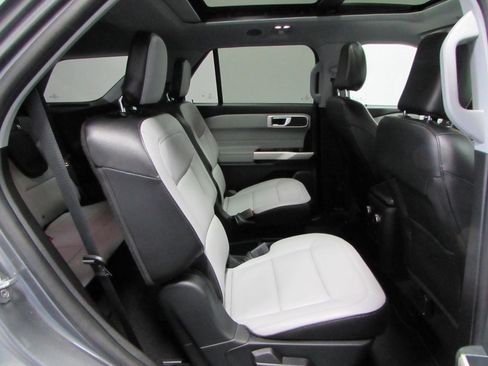 Used 2021 Ford Explorer XLT w/ Equipment Group 202A AWD/4WD image 20