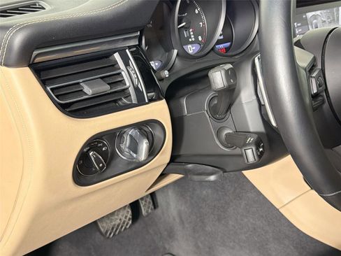 Certified 2023 Porsche Macan Turbo AWD/4WD image 33