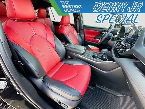 Used 2024 Toyota Highlander XSE image 28
