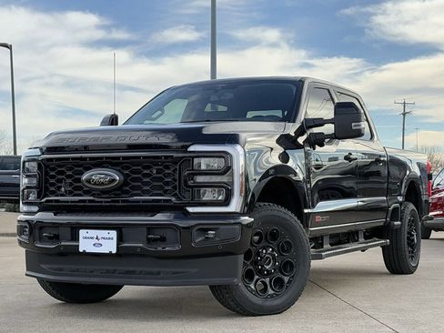 New 2026 Ford F250 Lariat w/ Black Appearance Package image 40