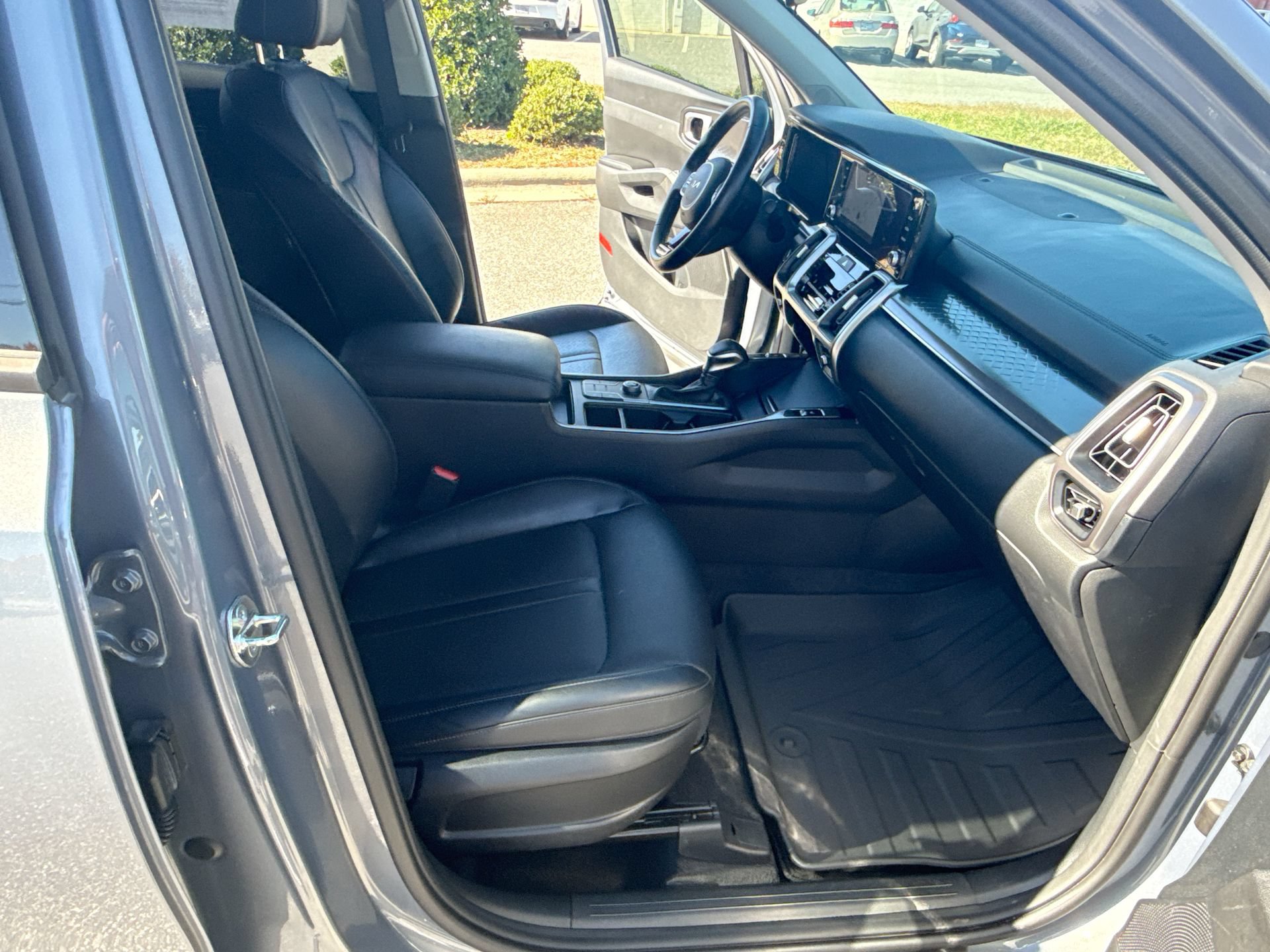 Used 2023 Kia Sorento S w/ Panoramic Sunroof Package FWD image 30