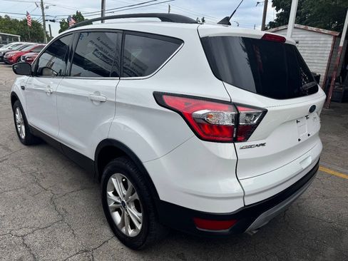 Used 2018 Ford Escape SE w/ SE Sync 3 Package FWD image 3