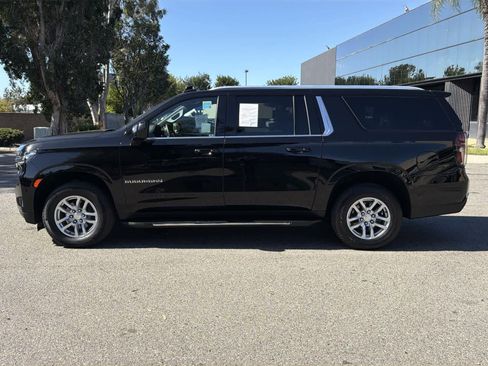 Used 2023 Chevrolet Suburban LT image 3