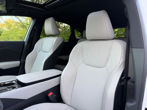 Used 2025 Lexus RX 350 Premium w/ Accessory Package (Z1) FWD image 17
