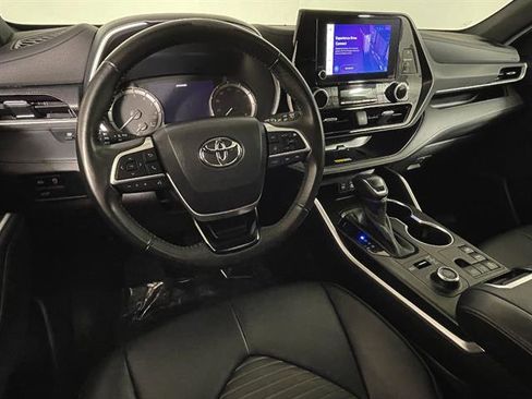 Used 2023 Toyota Highlander XSE image 12