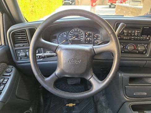 Used 2002 Chevrolet Avalanche 2500 RWD image 38