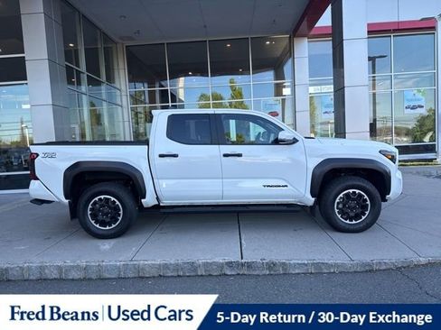 Used 2024 Toyota Tacoma TRD Off-Road w/ TRD Off Road Upgrade Package AWD/4WD image 5