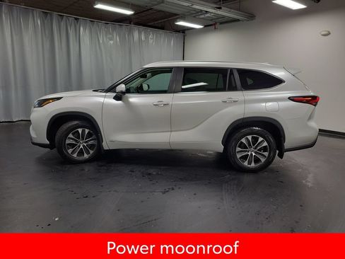Used 2024 Toyota Highlander XLE AWD/4WD image 5