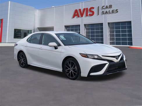 Used 2024 Toyota Camry SE image 9