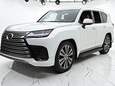 Used 2025 Lexus LX 700h Luxury AWD/4WD image 2
