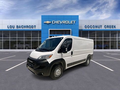 Used 2025 RAM ProMaster 2500 w/ Convenience Group FWD image 4