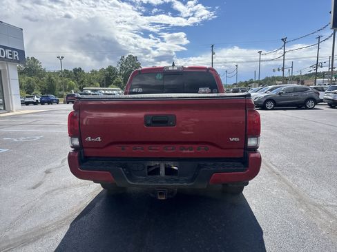 Used 2022 Toyota Tacoma SR5 w/ Technology Package AWD/4WD image 4