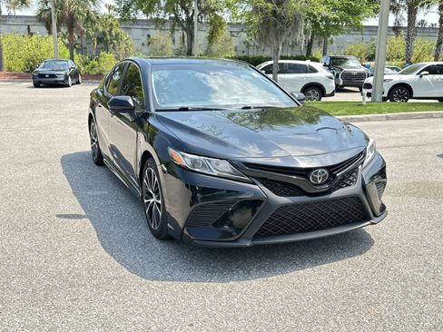 Used 2019 Toyota Camry SE image 8