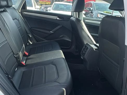 Used 2021 Volkswagen Passat 2.0T SE image 15
