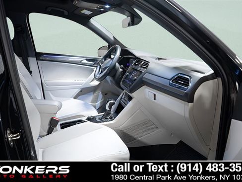 Used 2022 Volkswagen Tiguan SE R-Line image 35