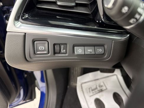 Used 2023 Cadillac XT6 Premium Luxury image 27