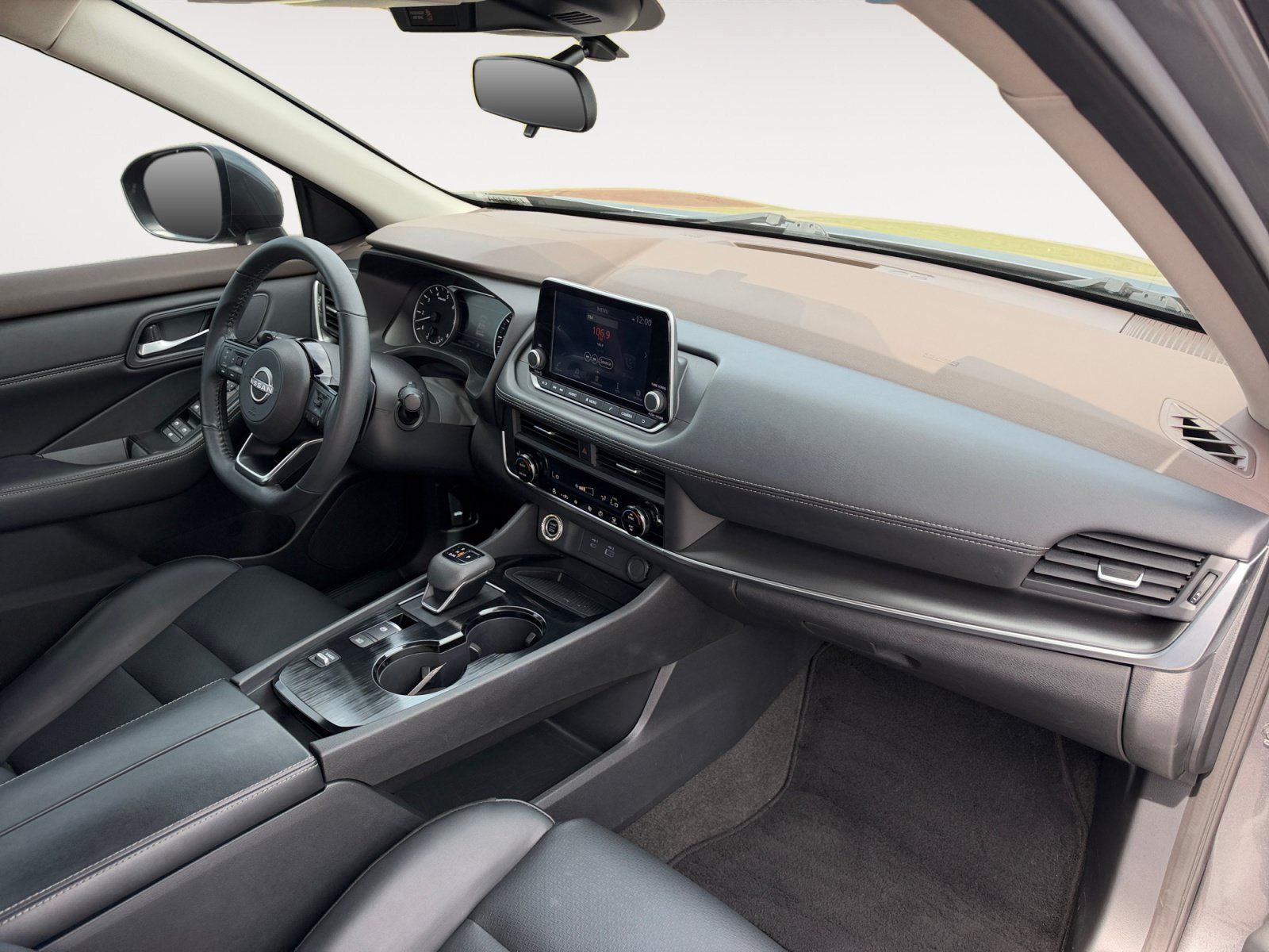 Used 2023 Nissan Rogue SV w/ SV Premium B Package FWD image 15