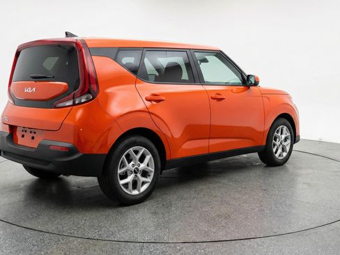 Used 2025 Kia Soul LX w/ LX Technology Package image 9