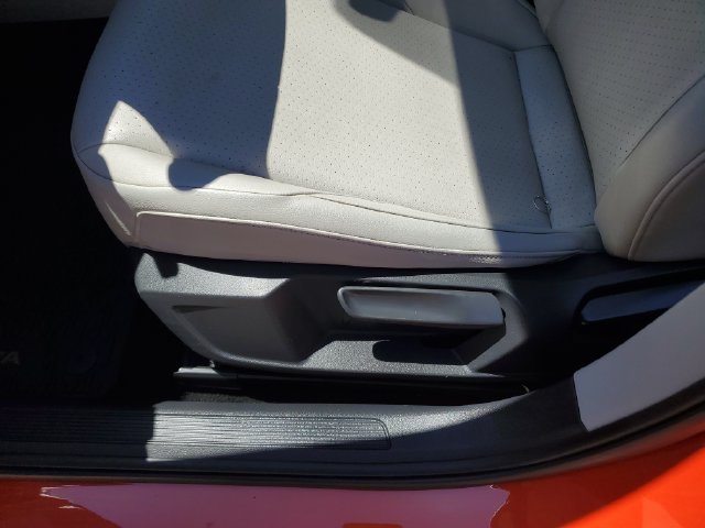 Used 2020 Volkswagen Jetta SE w/ SE Cold Weather Package FWD image 19