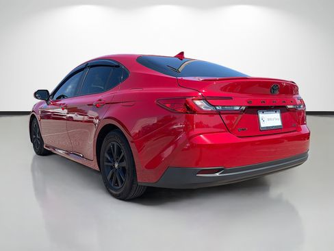 Used 2025 Toyota Camry LE w/ Convenience Package image 5