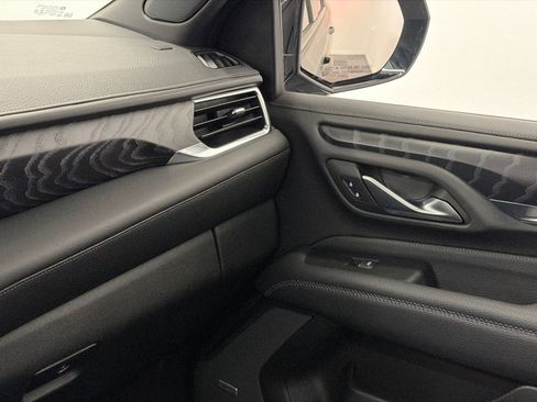 Used 2022 GMC Yukon XL Denali image 39