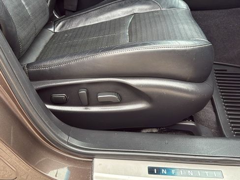 Used 2019 INFINITI Q70 Luxe w/ Sport Package image 28