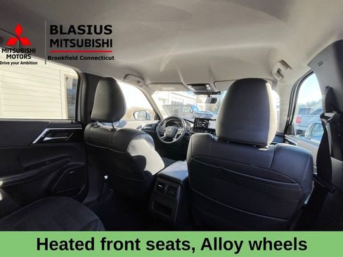 Used 2025 Mitsubishi Outlander SE image 14