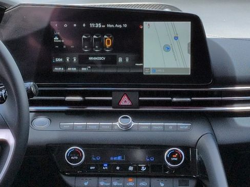 Used 2022 Hyundai Elantra Limited FWD image 18