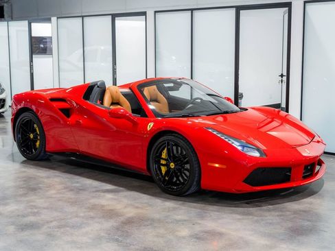 Used 2018 Ferrari 488 Spider RWD image 5