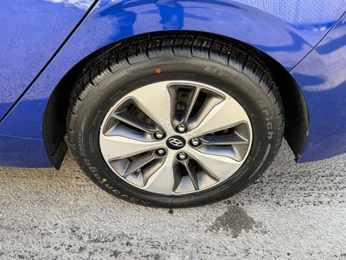 Used 2019 Hyundai Ioniq Plug-In Hybrid image 9