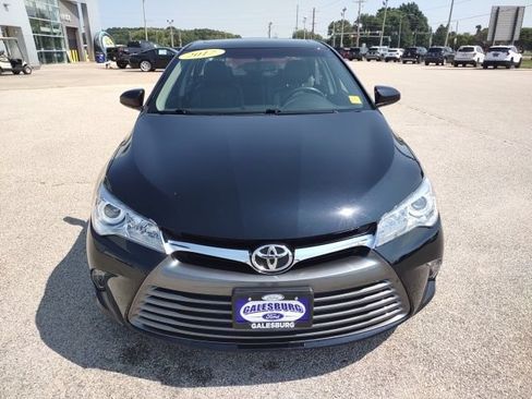 Used 2017 Toyota Camry XLE w/ Moonroof Package FWD image 10
