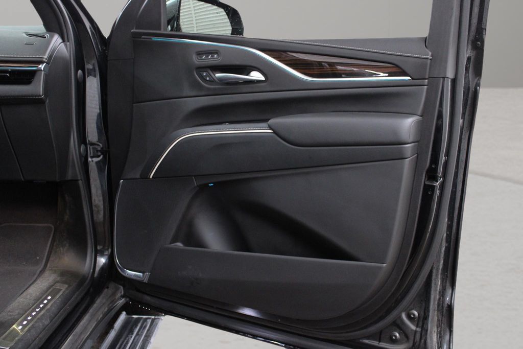 Used 2023 Cadillac Escalade ESV Premium Luxury w/ Performance Package AWD/4WD image 23