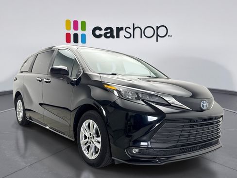 Used 2025 Toyota Sienna XLE w/ XLE Plus Package AWD/4WD image 7