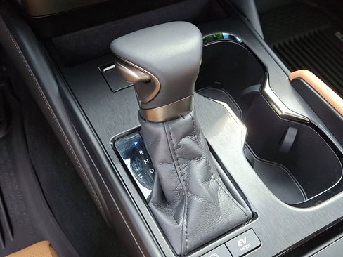 Certified 2025 Lexus ES 300h w/ Technology Package image 16