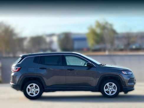 Used 2022 Jeep Compass Sport image 7