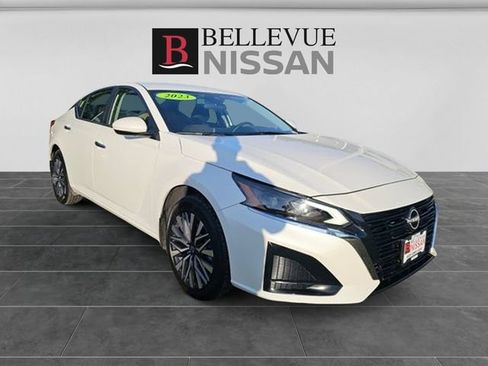 Used 2023 Nissan Altima 2.5 SV AWD/4WD image 3
