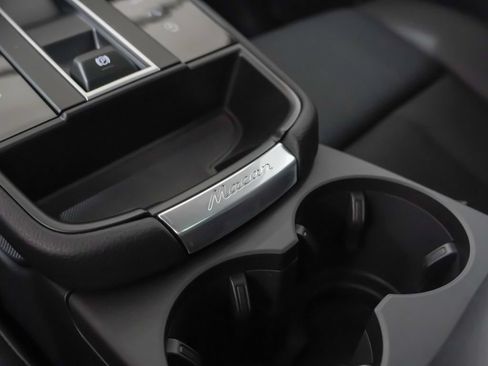 Certified 2026 Porsche Macan AWD/4WD image 35