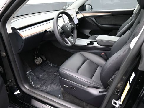 Used 2025 Tesla Model Y Long Range AWD/4WD image 2