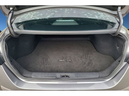 Used 2020 Nissan Sentra SV image 9