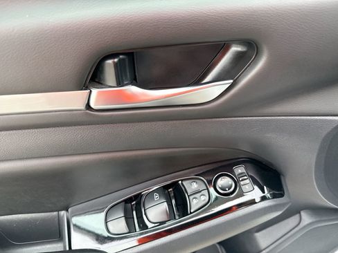 Used 2023 Nissan Altima 2.5 SV image 15